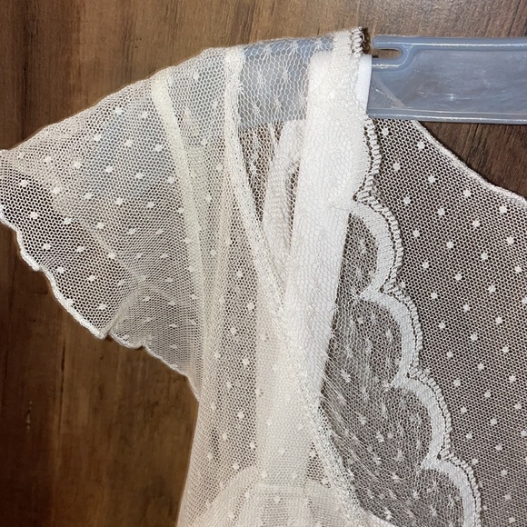 White lacy top! - Picture 4 of 8